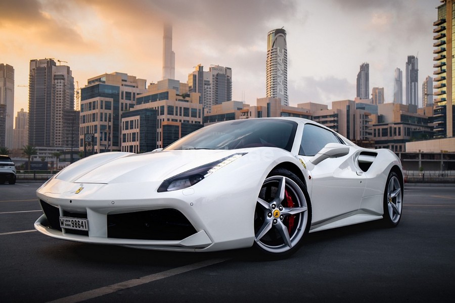 Reasons to Rent a Ferrari in Dubai 